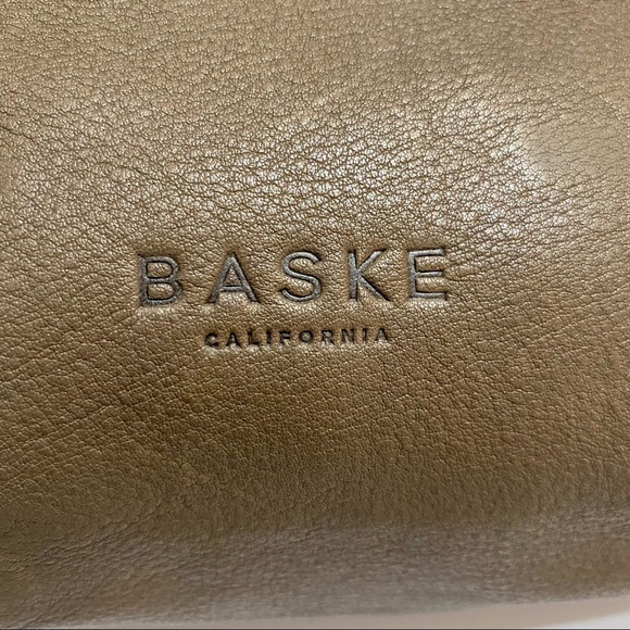 Baske California Taupe Brown Medium Leather Foldover Crossbody Bag Made in USA - Picture 5 of 13